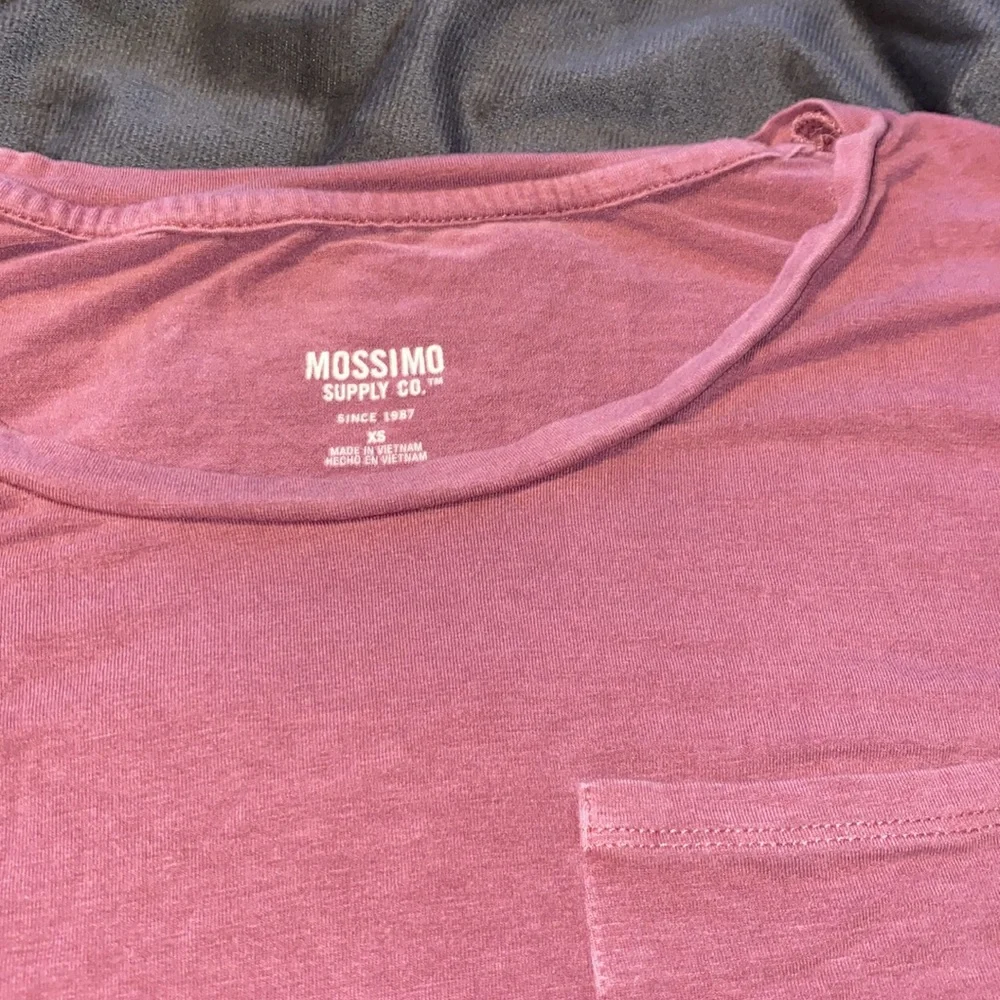 🎱Perfect basic tee! - Picture 4 of 7